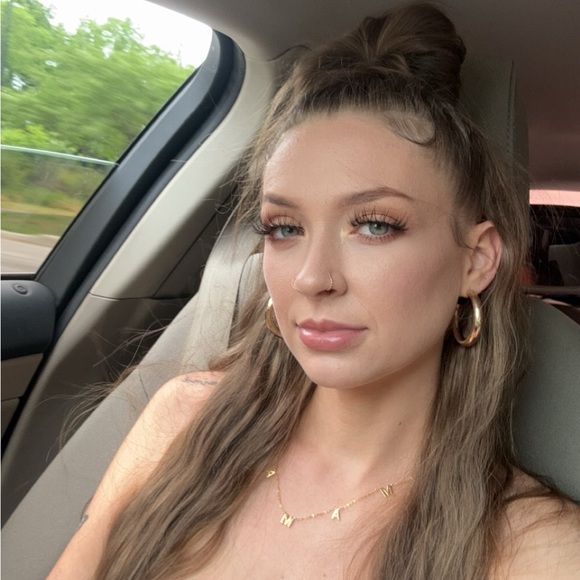 Hi!! I’m Kylie 💞 - Picture 1 of 1